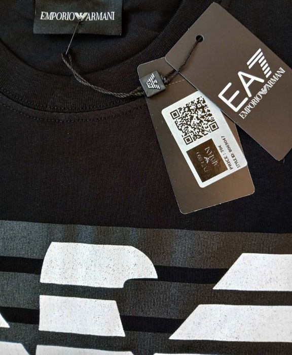 Emporio Armani тениска в черен вариант - ТОП модел за сезона ! ! !