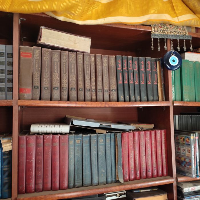 Tarixiy kitoblar va uyin disklari