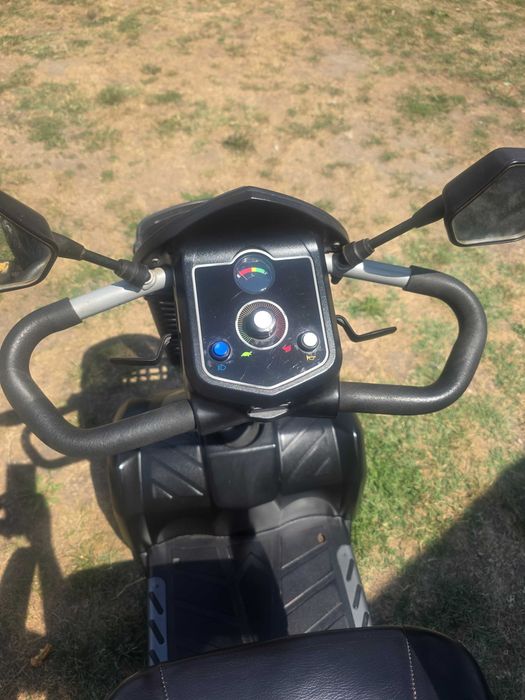 Carucior/Scuter electric pentru vârstnici sau oameni cu dizabilitati