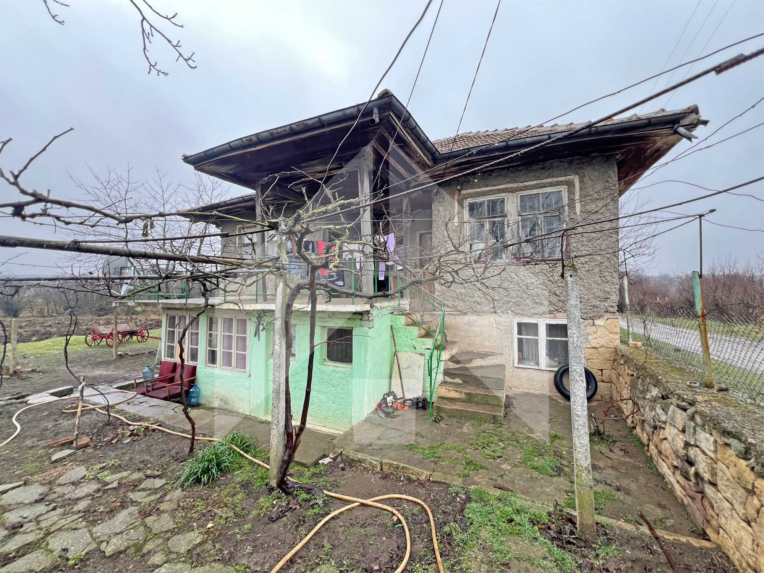 ПРОДАВА двуетажна, тухлена селска КЪЩА в с. Никола Козлево, обл. Шумен