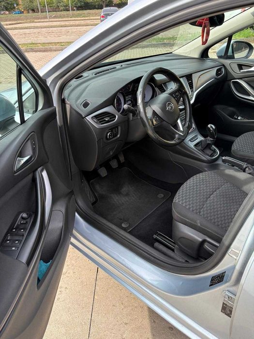 Vând Opel Astra touring sport