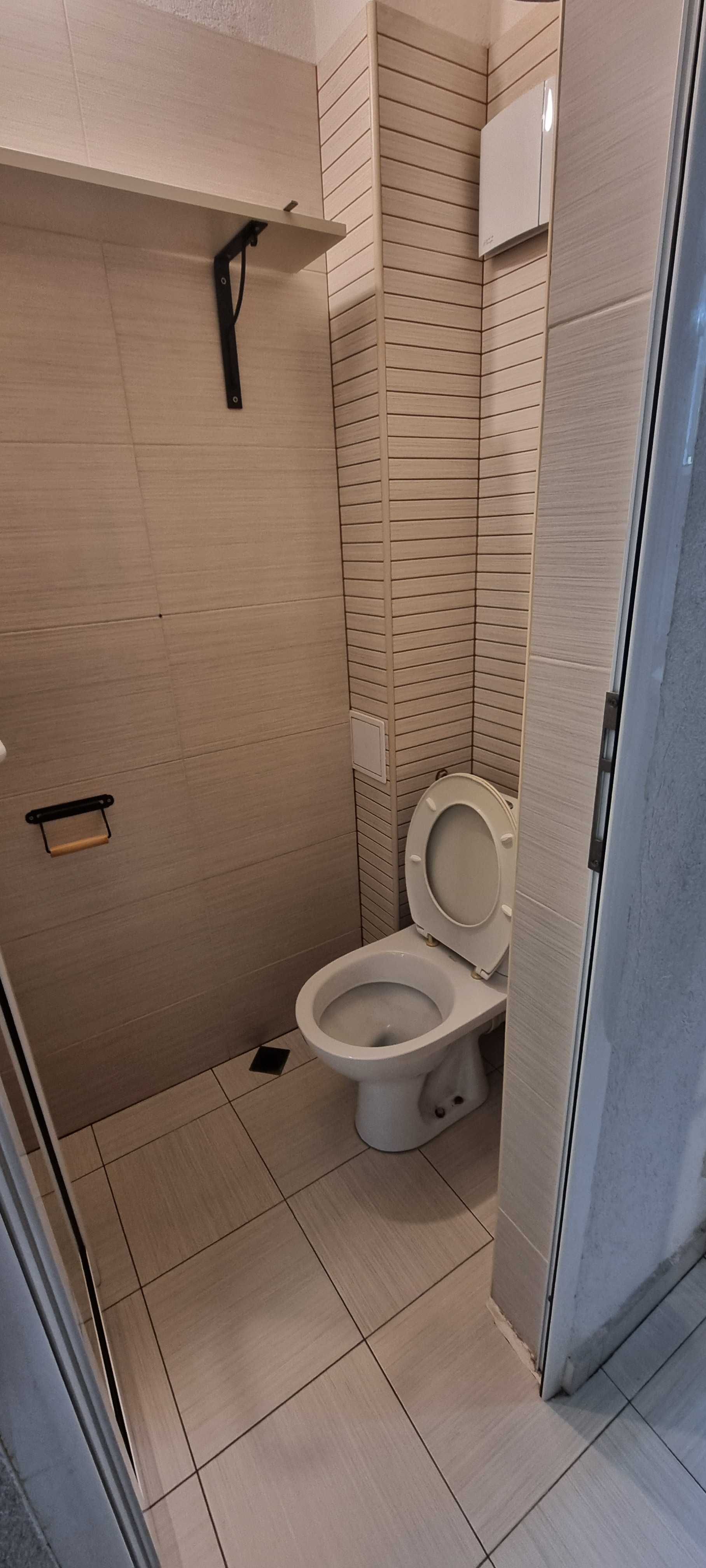 Продава се първи етаж от триетажна къща в кв.Горна баня