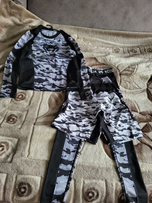 Продам костюм для спорта