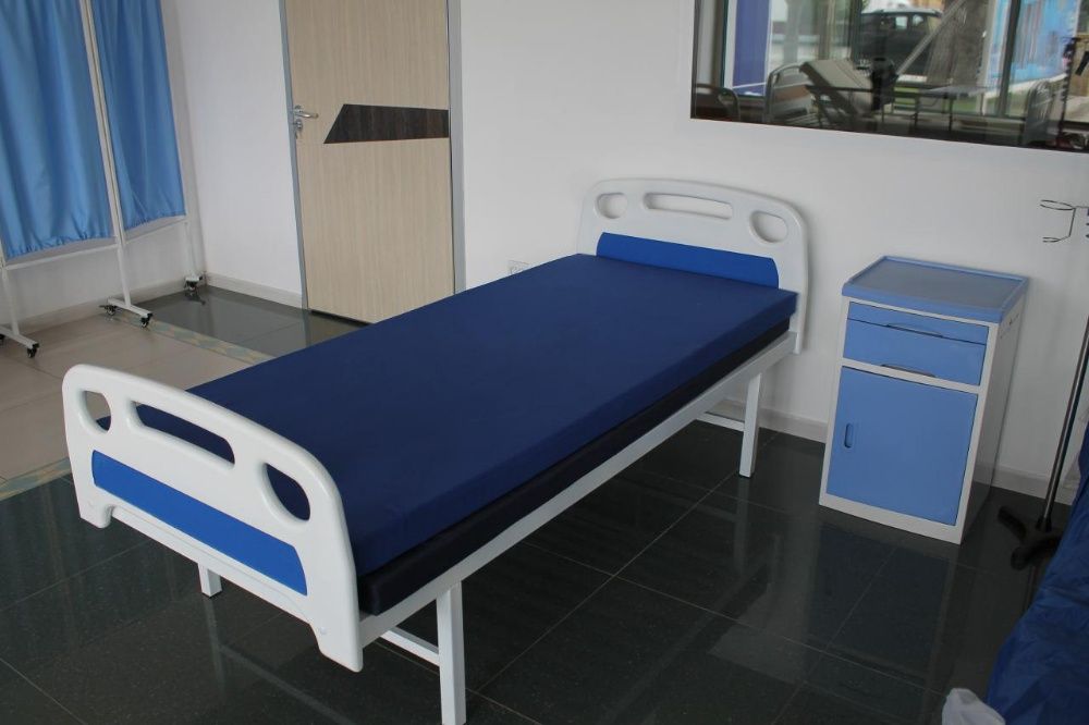 Медицинская палатная кровать