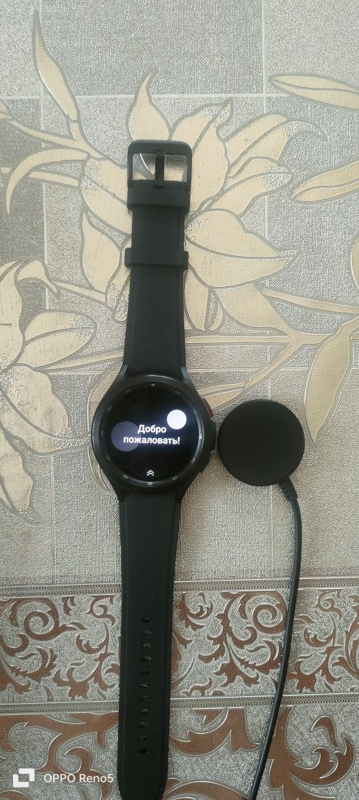 Продам смарт часы от Самсунг watch 4