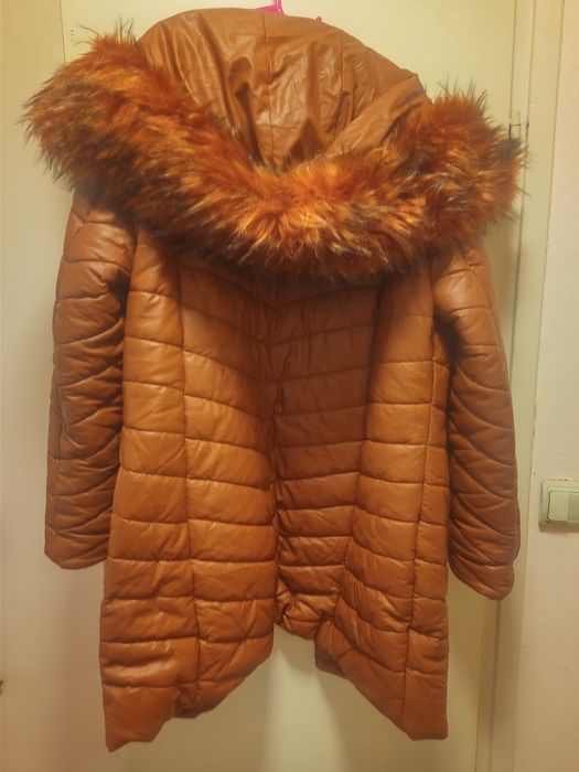 Много запазено зимно яке.