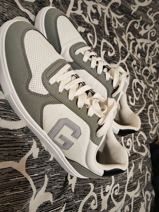 Adidasi guess  marimea 44