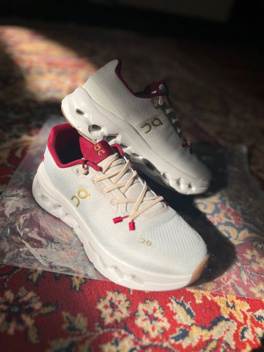 ON--ON CLOUD новый 38 размер