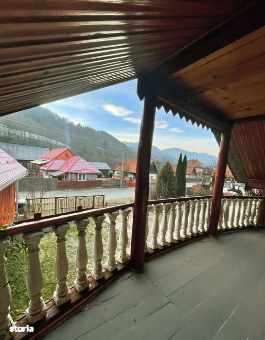 Casă cu 4 camere, peisaj Vladeasa in Sacuieu