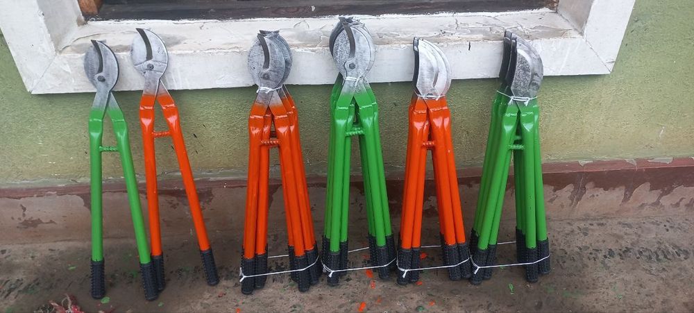 Bog' qaychi, ketmonni, o'roq , bolta, qoziq, kurak,lom, kuvalda, grabl