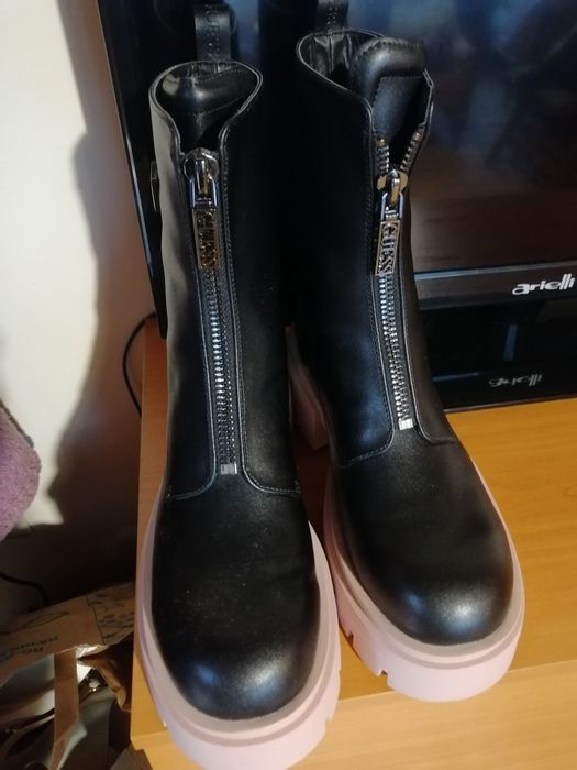 Страхотни дамски кубинки "GUESS"