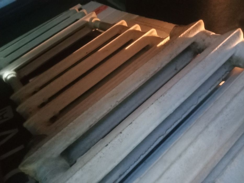 Продам чугунный батарей