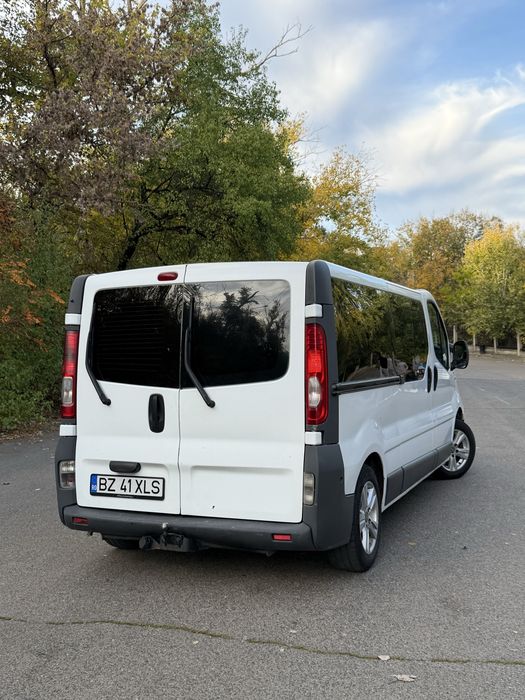 Renault Trafic 2.0 114CP 8+1 locuri