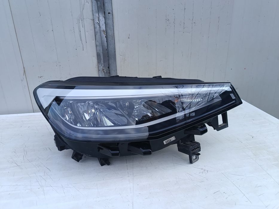 Far dreapta full led Volkswagen ID4