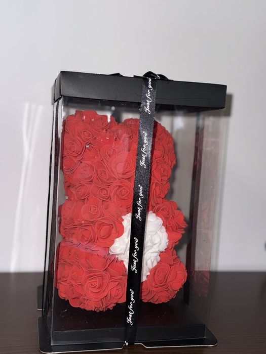 Aranjament-Ursuleț decorativ din flori de săpun.