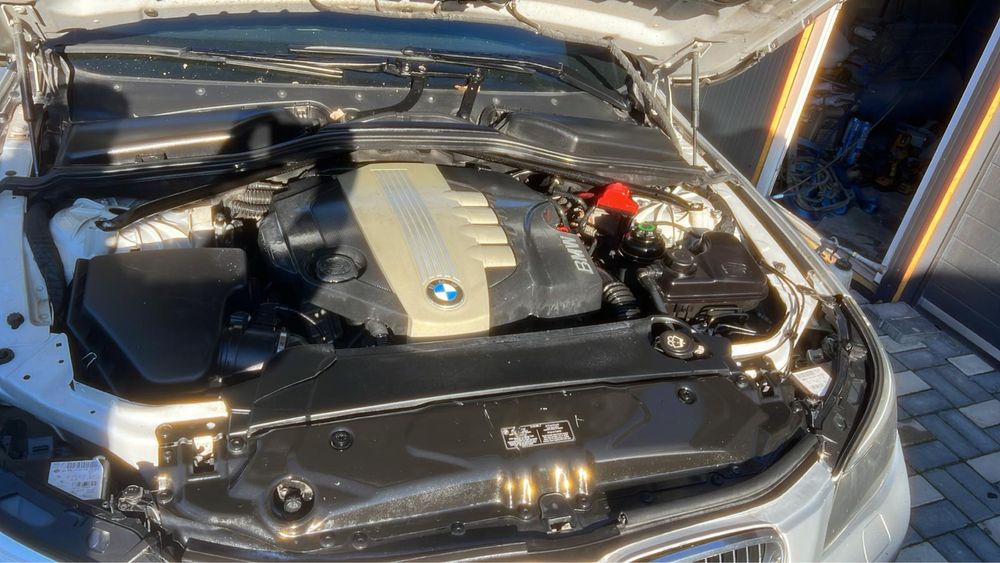 Vand BMW SERIA 5 E60 520 D 2008 pachet M