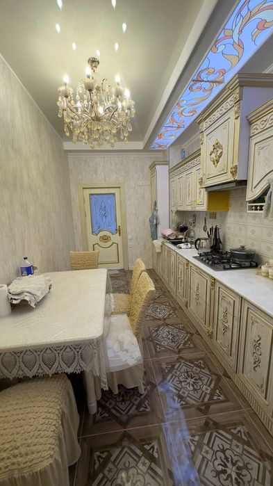 Термиз шахар марказида квартира сотилмокда 100м3