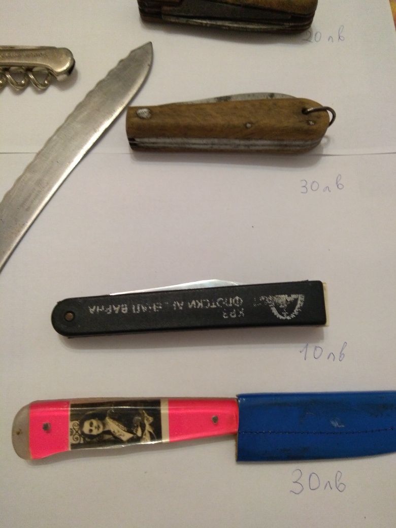 Лот стари, колекционерски ножове и тирбушони.