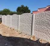 Gard beton din placi prefabricate
