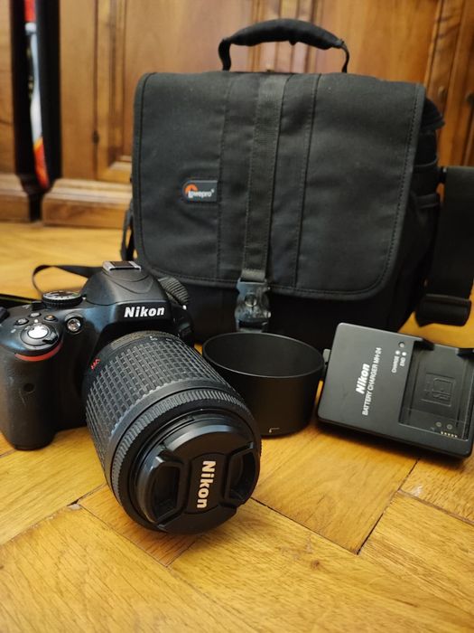Aparat Nikon D5100 cu obiectiv 55-200mm