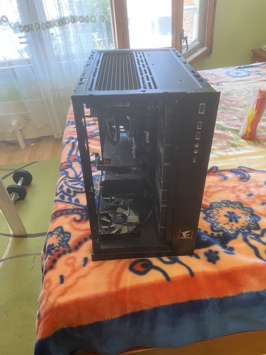 Продавам геймърска кутия Lian Li 8 Der auer