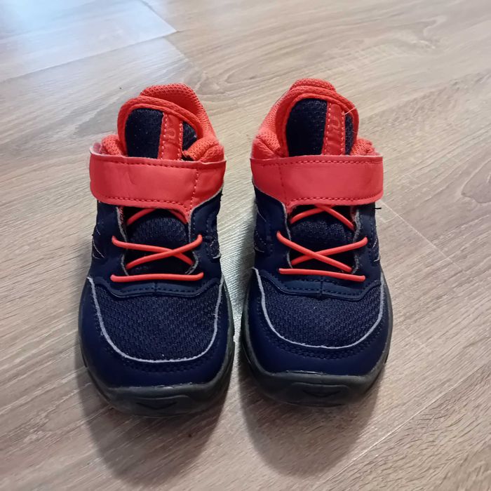 Pantofi sport drumetie