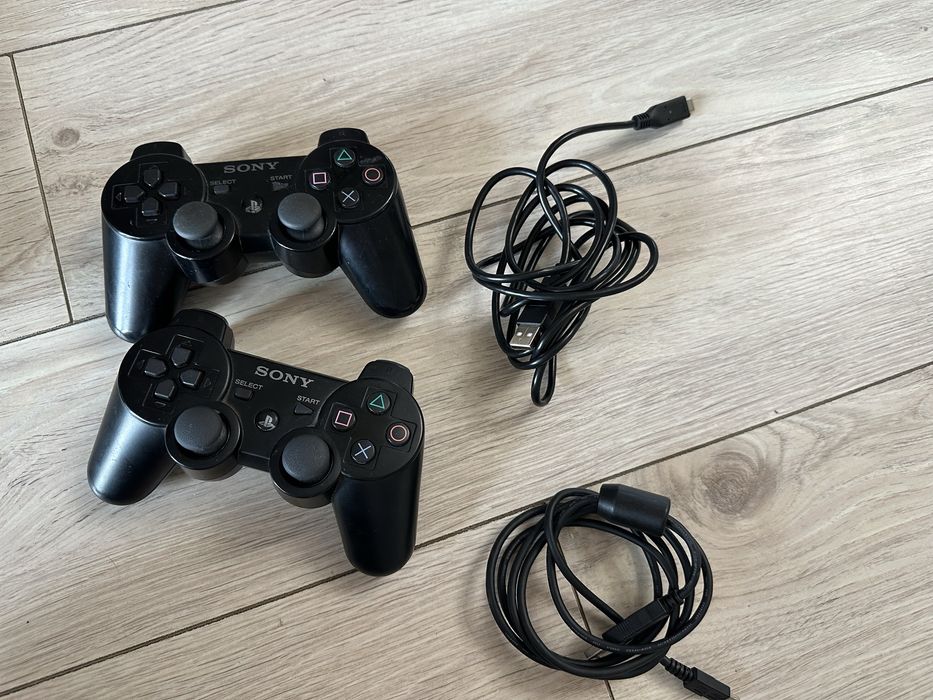 Конзола PS3 с два джойстика+ игра