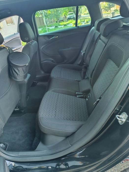 Se vinde Opel Astra K Sport Tourer + +