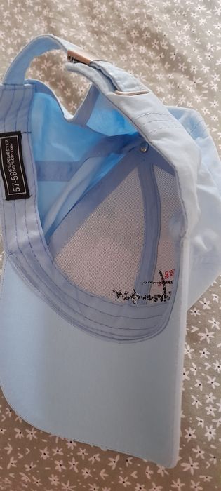 Нова шапка с козирка