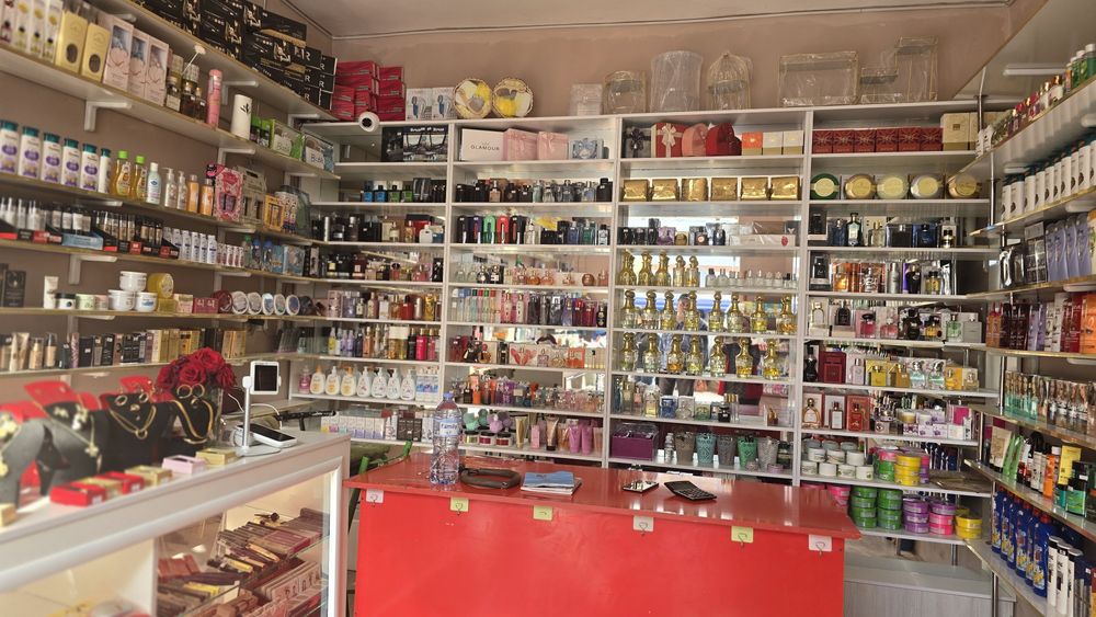 Тайёр Бизнес сотилади. Урганч дехкон бозорда жойлашган магазин