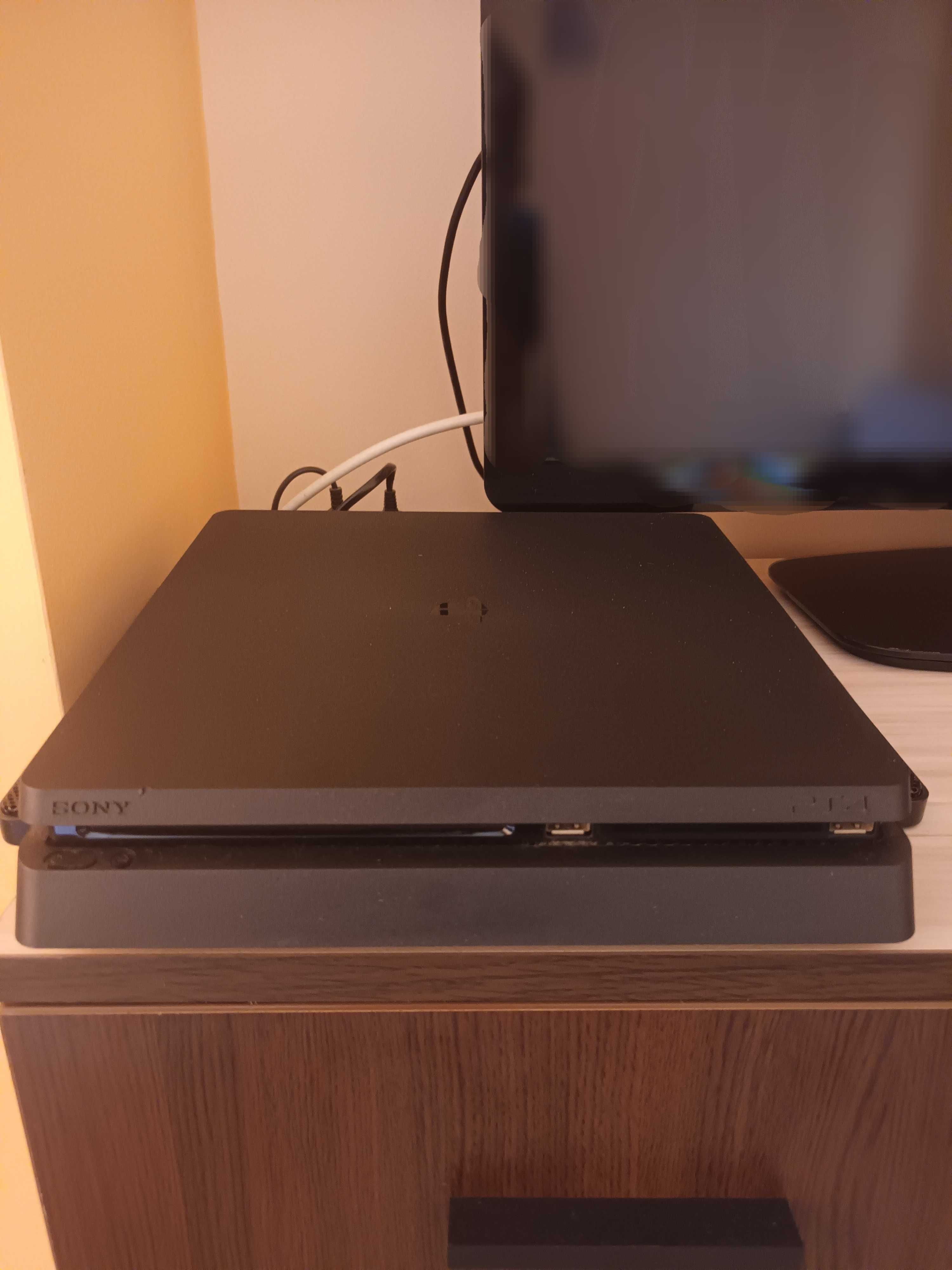 PS4 Slim 1TB + 2 джойстика + 5 игри + оригинална кутия + документи