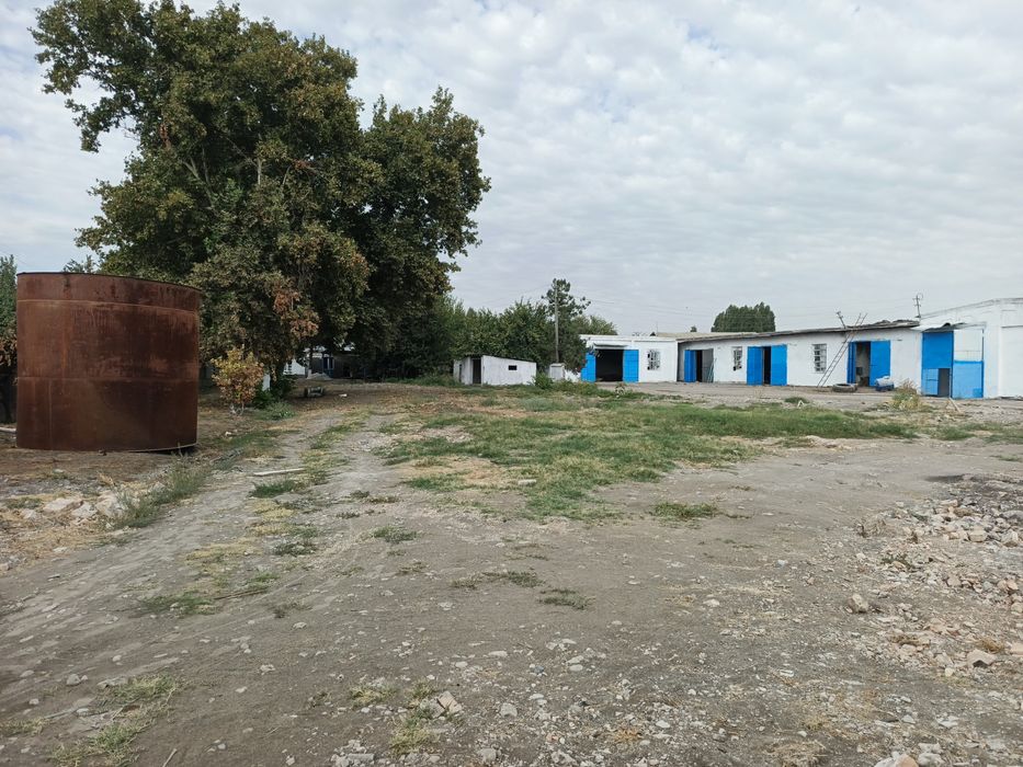 Здравствуйте срочно продаю земля с помещением