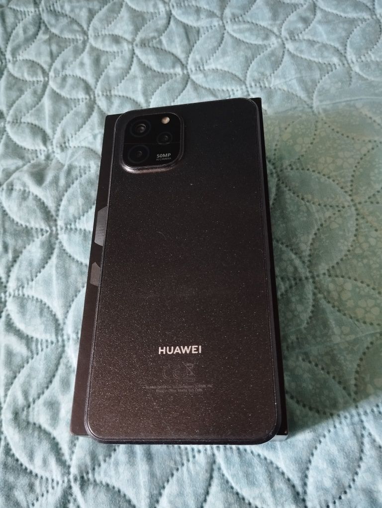 Продавам Huawei Nova Y61