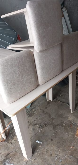 кухонный стол 4 табурета