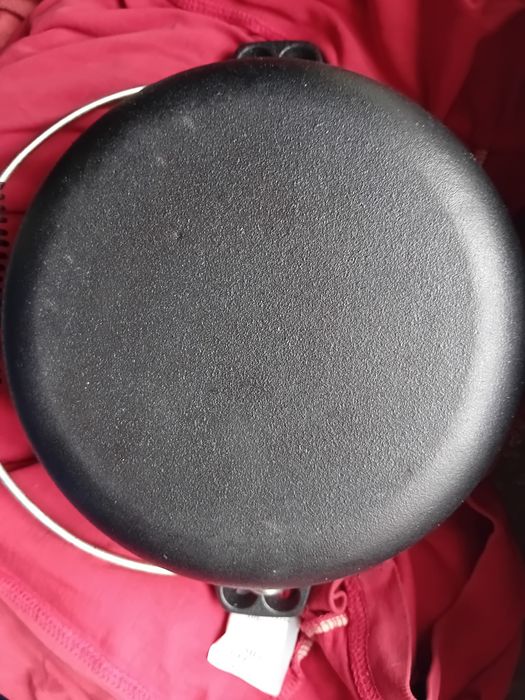 Baterie externă, ceaun din fontă