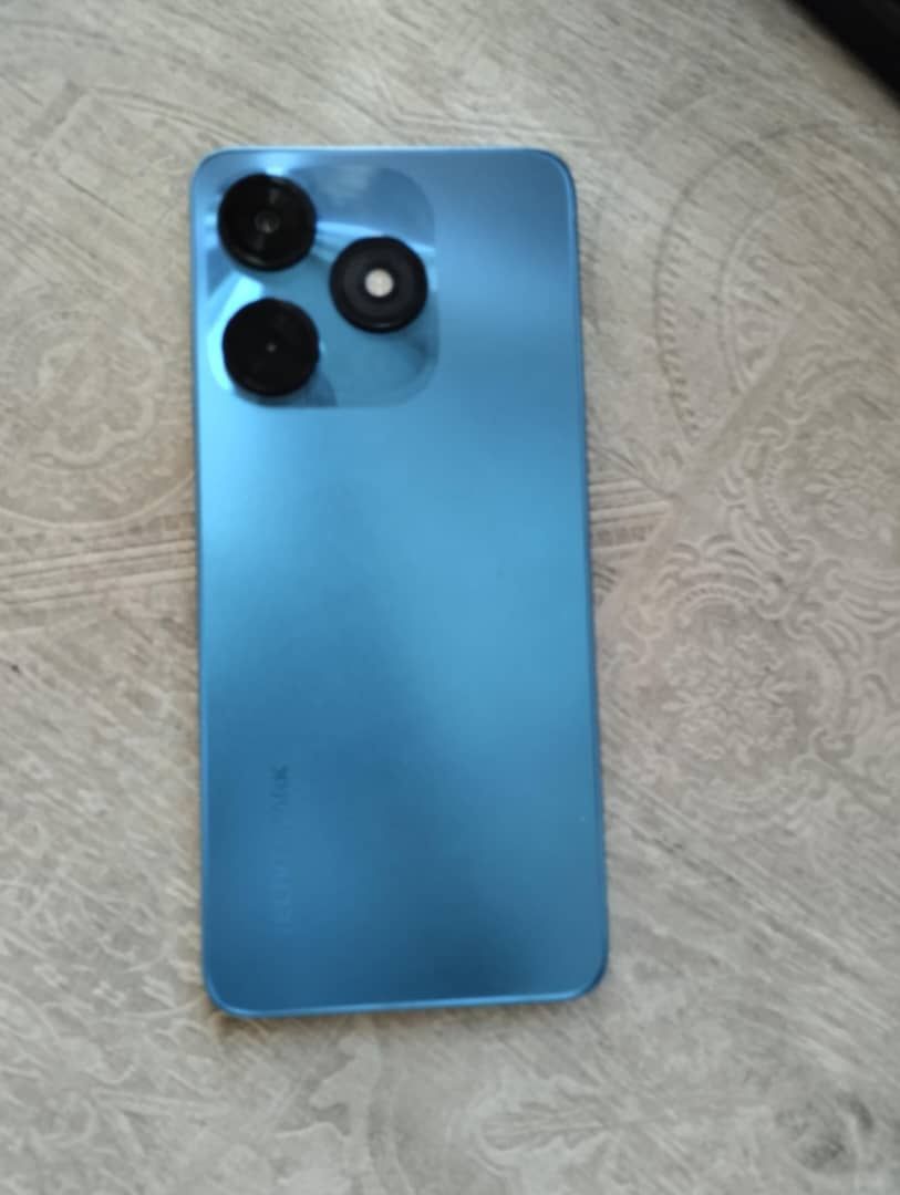 TECNO SPARK 10 srpchni sotiladi oladigan tel qisin