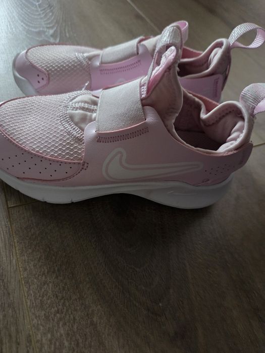 Adidasi Nike fete mărimea 27