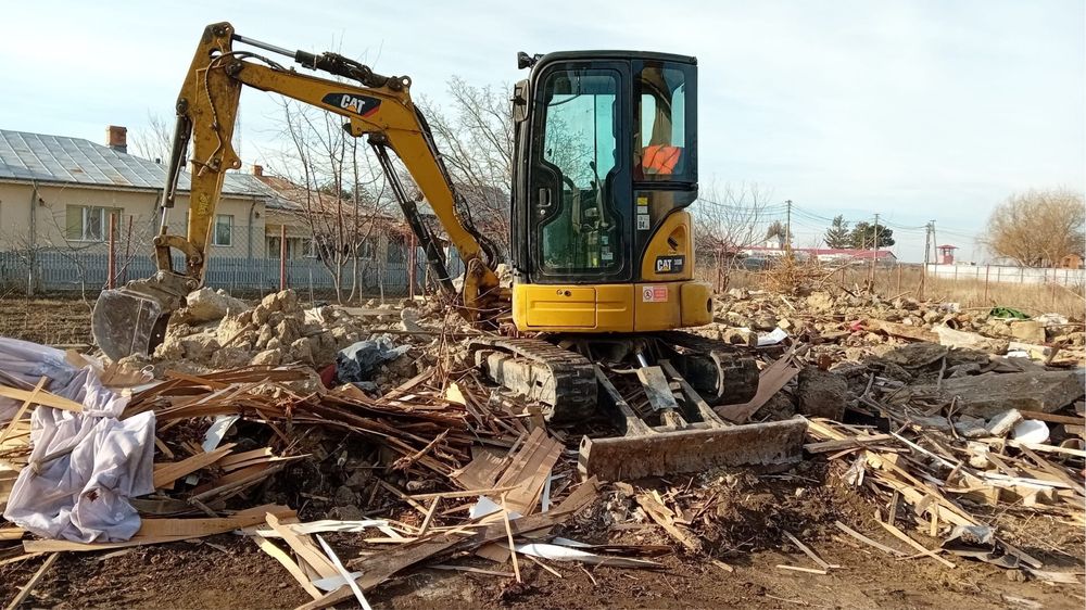 Inchiriez excavator