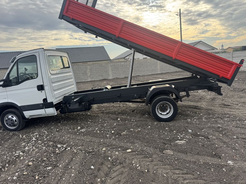 Iveco basculabil cu 2 cilindri pe 3 parti