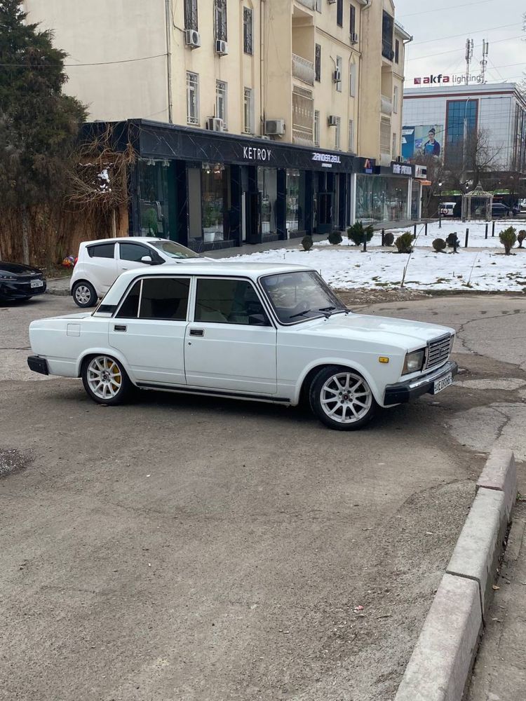 Vaz 2107 srochna sotiladi