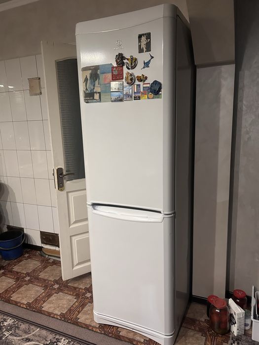 Холодильник б/у.