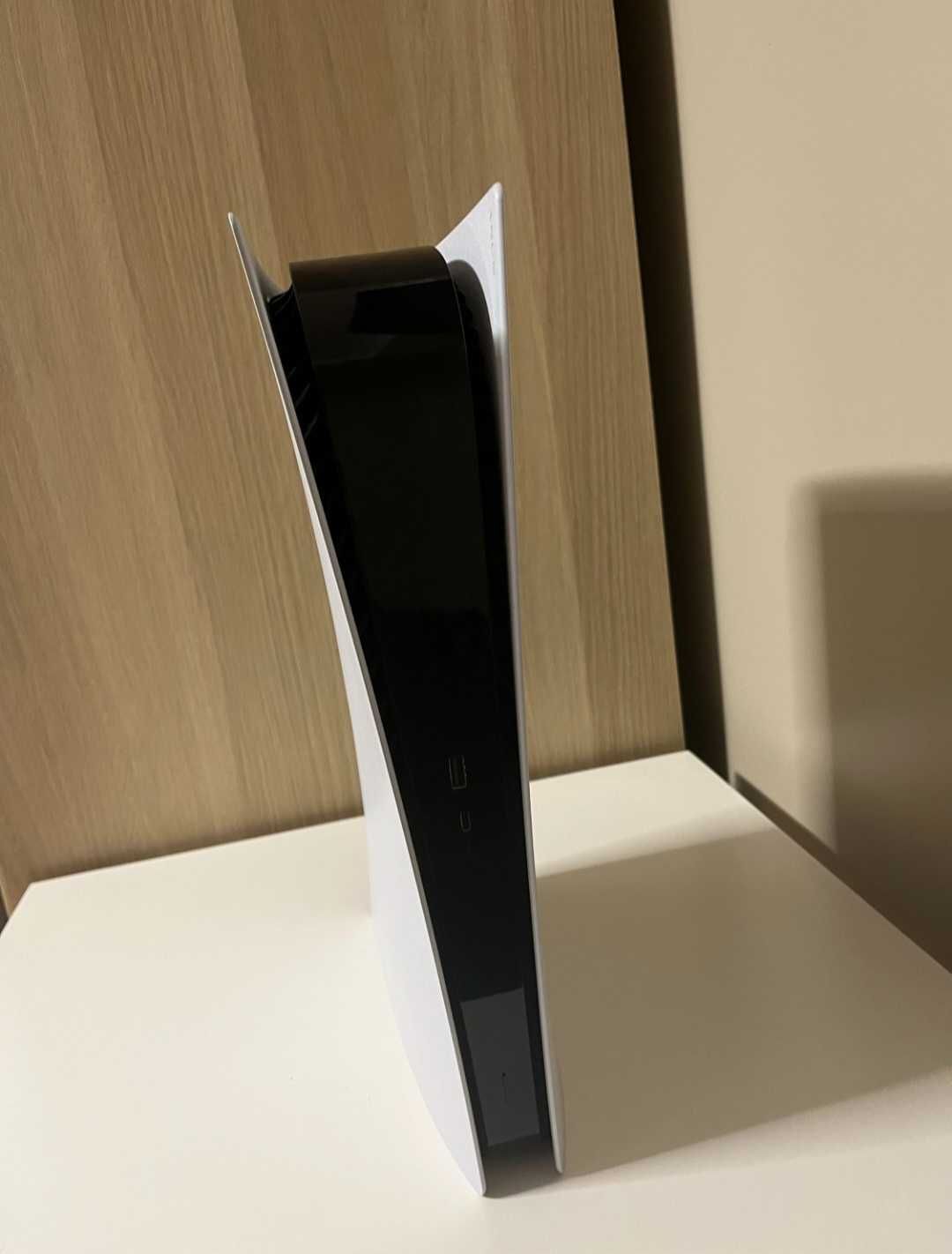 Продава PS 5 Play station 5