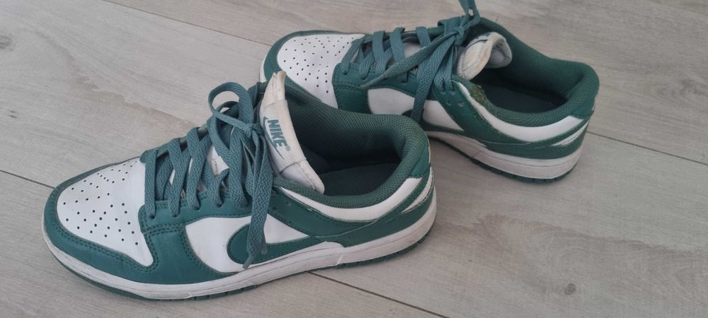 Маратонки NIKE 38,5