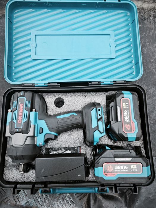 Гайковерт 1800Nm с две батерии и зарядно