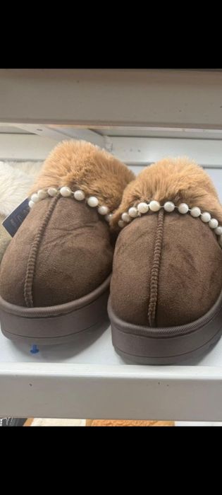 Papuci UGG model nou