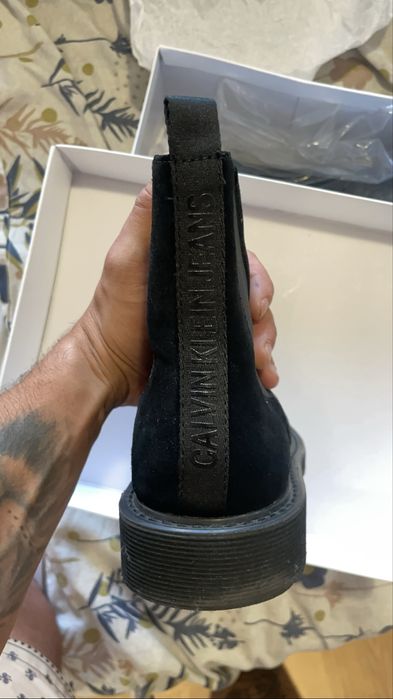 Стилни велурени боти