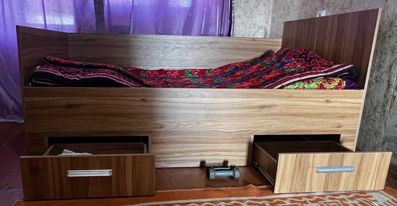 Кровать для спальни или детской