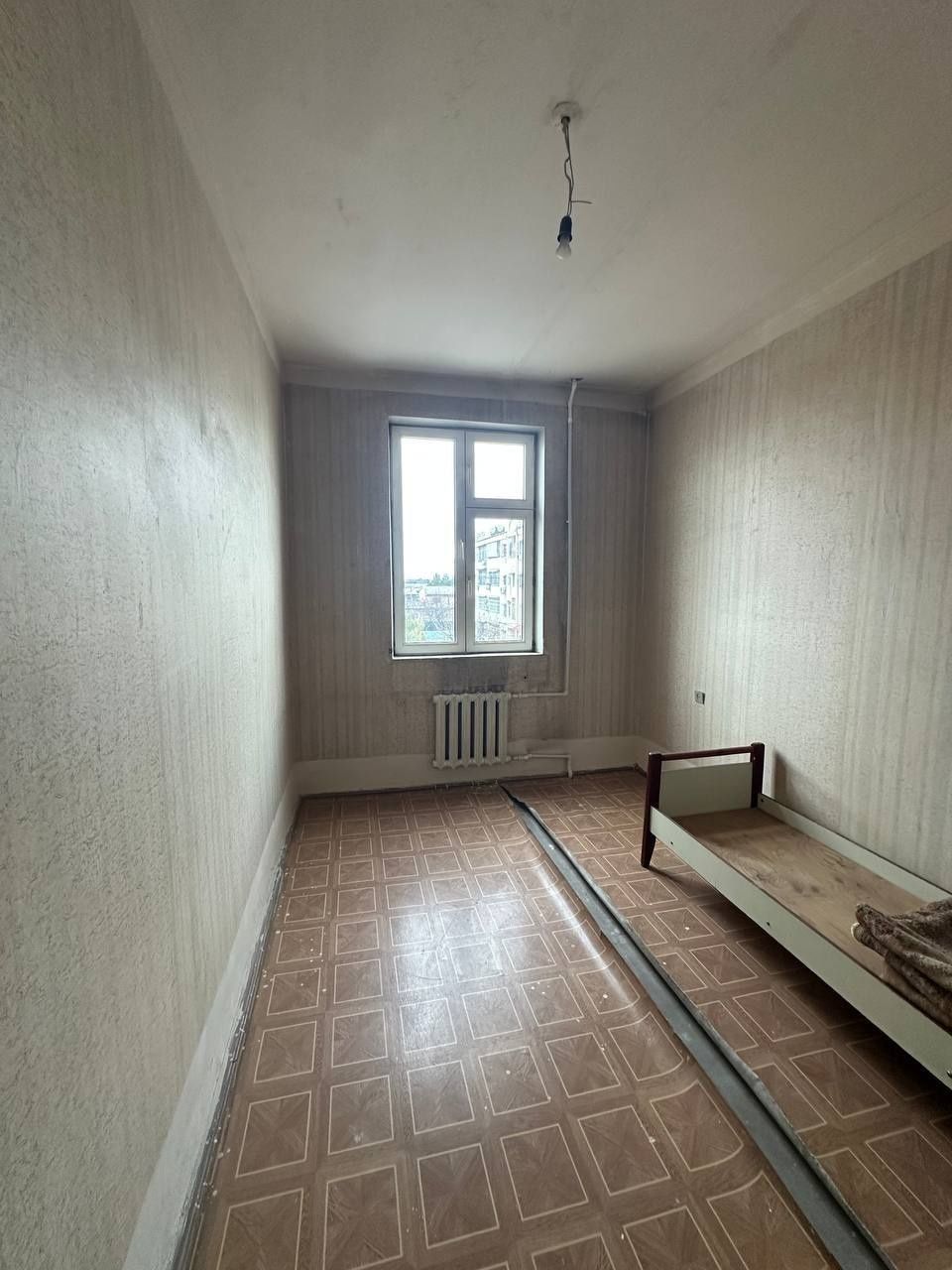 Срочно!!! Продается Беруний метро 3/3/4 Банковский дом Балкон 2×10