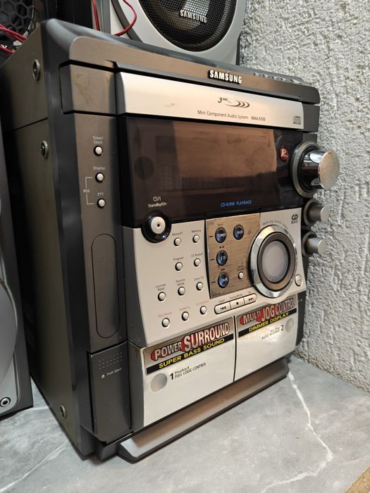 Vând combina audio Samsung CD mp3, radio si AUX
Radio CD casetofon.
Ci