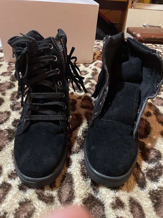 Vand pantofi de dama